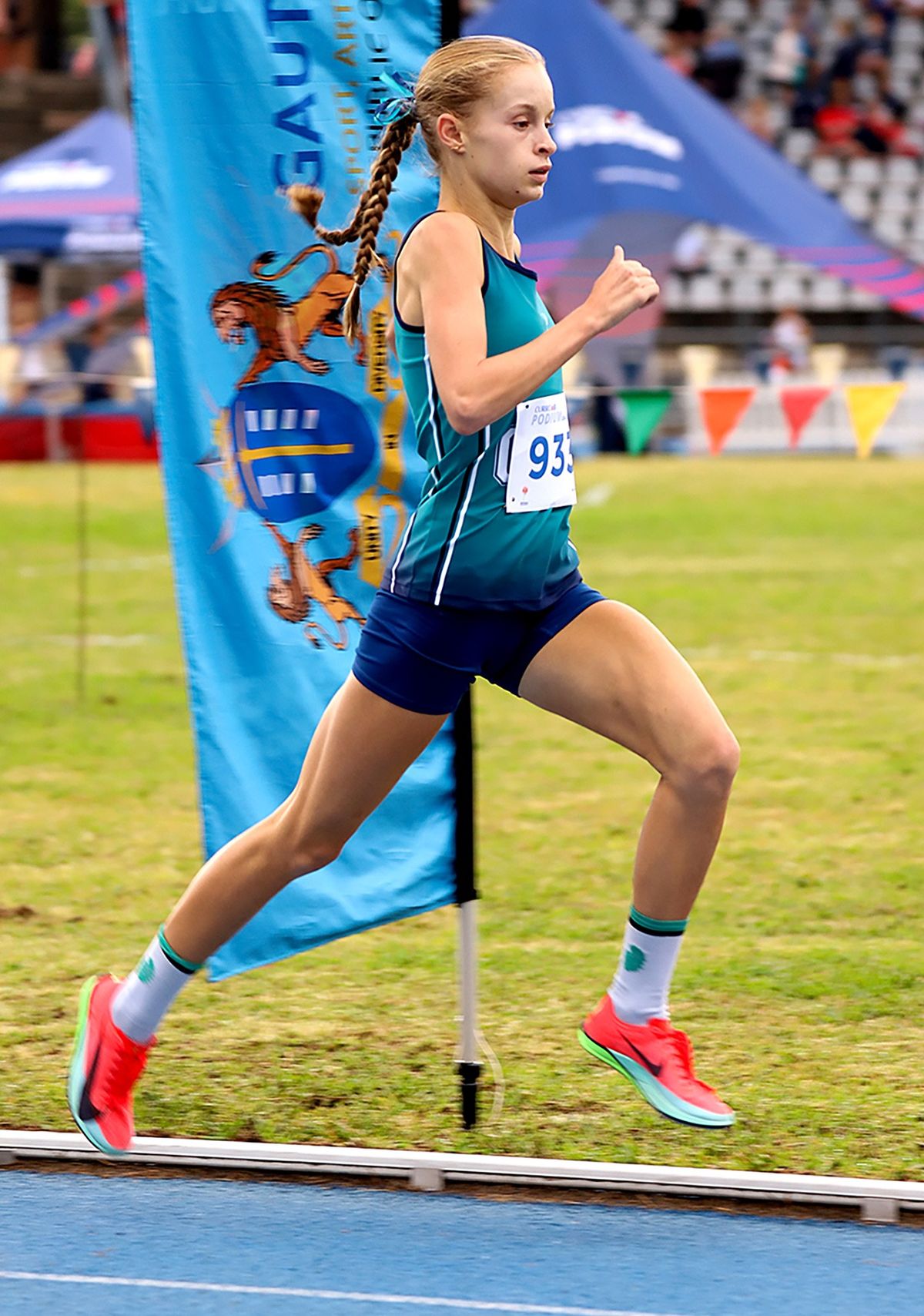 Young athletes shine brightly at Curro meetings