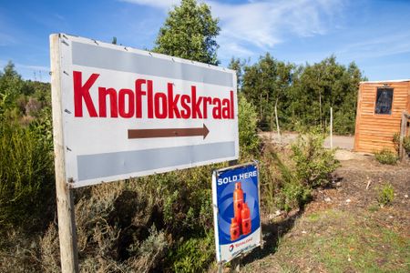 DFFE minister Barbara Creecy washes hands of controversial Knoflokskraal community occupation 