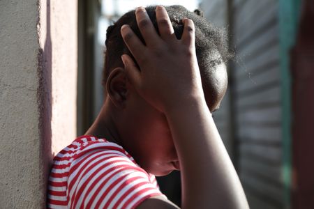 Shot while buying sweets: the little girl with a bullet in her spine
