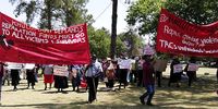 The Ekhurluleni delegation of the Khulumani Support Group arriving at the Union Buildings. (Photo: Judy Seidman)