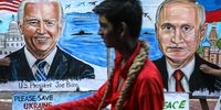 A man walks past students of the Gurukul School of Art painting portraits of US President Joe Biden and Russian President Vladimir Putin with a message wishing peace between Ukraine and Russia, in Mumbai, India, 21 February 2022. NATO and the White House have dismissed Russian claims that they are drawing down troops on the Ukrainian border.  (Photo: EPA-EFE/DIVYAKANT SOLANKI)