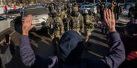 Demonstrators and onlookers confront federal law enforcement agents during a raid in south Minneapolis, Minnesota, US, on Tuesday, 13 January 2026, after a federal agent shot and killed a Minneapolis woman. (Photo: Victor J. Blue / Bloomberg via Getty Images)
