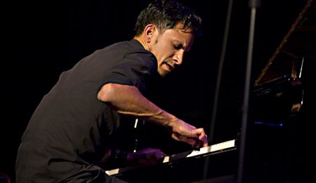 The World comes to Grahamstown; Grahamstown goes to the World