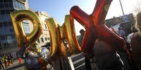 epa09117677 Fans hold up 'DMX' balloons during a prayer vigil outside of the White Plains Hospital in White Plains, New York, USA, 05 April 2021. Earl Simmons, who is better known by his professional name DMX, was admitted to the hospital for a heart attack where he remains on life support.  EPA-EFE/Peter Foley