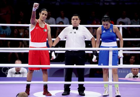 Gender row embroils Olympic boxing after Italian woman abandons fight over safety concerns