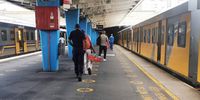 Commuters leave a train at the Cape Town station on Tuesday, 11 January 2022. (Photo: Suné Payne)
