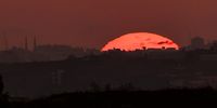 The sun goes down behind the northern Gaza Strip, as seen from Sderot, Israel, 21 October 2023. More than 4,000 Palestinians and 1,400 Israelis have been killed according to the Israel Defense Forces (IDF) and the Palestinian health authority since Hamas militants launched an attack against Israel from the Gaza Strip on 07 October. In the latest developments, Egypt is due to host, on 21 October, an international summit on the situation in Gaza, and after a Qatari mediation, two hostages have been released by Hamas on the evening of 20 October as confirmed by their relatives, Israeli officials and Hamas.  EPA-EFE/HANNIBAL HANSCHKE