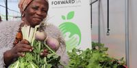 NoFirst Mdlaza from the Kwakhanya Project in Khayelitsha shows onions she grew at the food garden in Lansdowne, Cape Town on Wednesday, 17 April. (Photo: Kristin Engel)