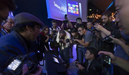 Samsung steals march on Nokia with first Windows phone