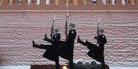 Russian honour guard soldiers march in front of the Tomb of the Unknown Soldier in front of the Kremlin wall at Alexander Garden in Moscow, Russia, 1 February 2023. (Photo: EPA-EFE / MAXIM SHIPENKOV)