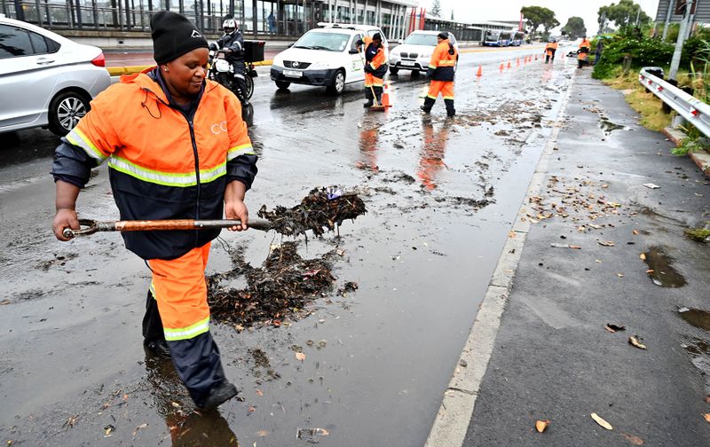 Widespread flooding hits Cape Town after cold front, snow forecast for ...