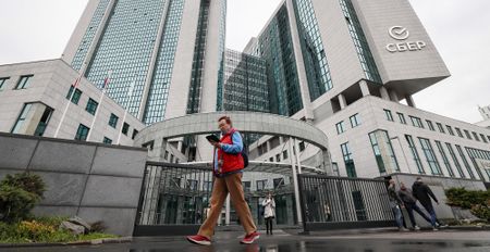 Germany, Greece pledge more weaponry; EU to pursue ban on Russian oil imports