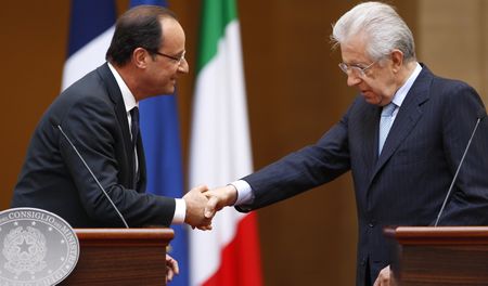 Hollande urges common euro debt, greater ECB role