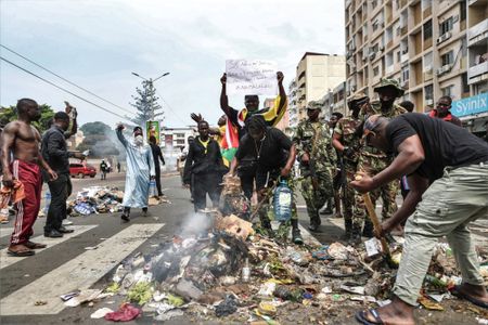 Demonstrators and police clash in Maputo, and more from around the world