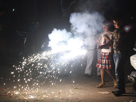 World's Worst Air Pollution Spikes as Indians Burst Firecrackers