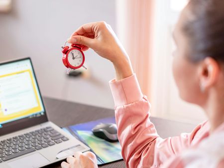 In praise of the Pomodoro Technique: Beating procrastination one segment at a time 