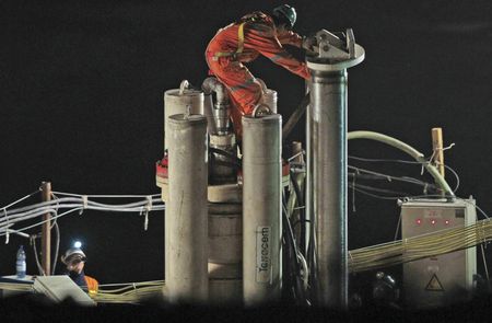 Help for trapped Chilean miners goes global and scientific