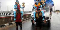 ‘Kawaria,’ or Lord Shiva devotees, carry Lord Shiva statues on their shoulders in New Delhi, India, 22 July 2025. Every year, thousands of Shiva devotees collect holy water called ‘ganga jal’ from the Ganges. During the month of Shravan in July, they trek barefoot or by other means, carrying the water over their shoulders to various Shiva temples in Delhi and neighboring states.  EPA/RAJAT GUPTA