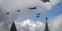 Russian aircraft fly over the Kremlin during the rehearsal for the Victory Day parade in Moscow, on 4 May. The parade will take place on Red Square on 9 May to commemorate the victory of the Soviet Union's Red Army over Nazi Germany in WW2.  (Photo: EPA-EFE/YURI KOCHETKOV)
