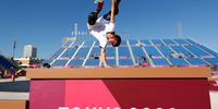 TOKYO, JAPAN - AUGUST 05: Heimana Reynolds of Team United States warms up prior to during the Men's Skateboarding Park Preliminary Heat 1 on day thirteen of the Tokyo 2020 Olympic Games at Ariake Urban Sports Park on August 05, 2021 in Tokyo, Japan. (Photo by Ezra Shaw/Getty Images)