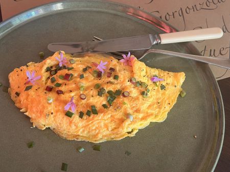 Lekker Brekker Monday: Gorgonzola and chive omelette