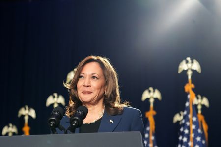 Harris Expands Push to Compete With Trump in Swing States