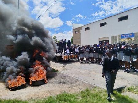 No water, no class – pupils block municipal building with burning tyres over dry taps at Fort Beaufort school