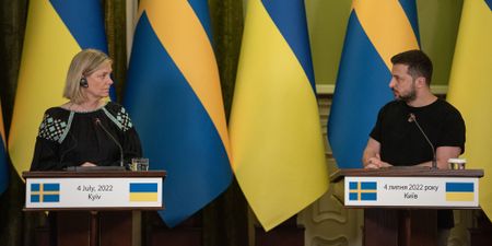 Putin gives troops a rest after seizing Lysychansk; Ukraine presents blueprint for reconstruction