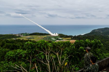 UK pledges $205m to send US weapons to Ukraine