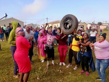 Police open fire with rubber bullets in early morning Nelson Mandela Bay protest