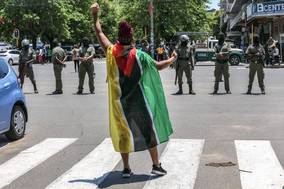 Daniel Chapo sworn in as Mozambique's president amid ongoing unrest