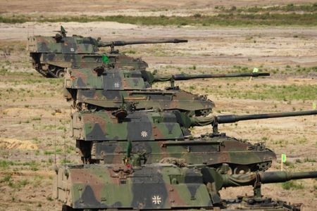 Germany Considers Shipping Rapid-Fire Howitzers to Ukraine