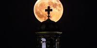 The Strawberry Moon hangs in the sky over the Federal palace, the parliament building, in Bern, Switzerland, 11 June 2025. The first full moon of summer, named the strawberry moon, is the lowest full moon in decades and one that astronomers have said won't happen again until 2043.  EPA-EFE/ANTHONY ANEX