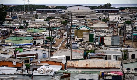 Making Hermanus a ‘beautiful place’ for all – can efforts by new mayor Annelie Rabie unify the divided town?