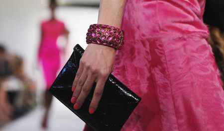 Oscar de la Renta scores with sophisticated, elegant designs