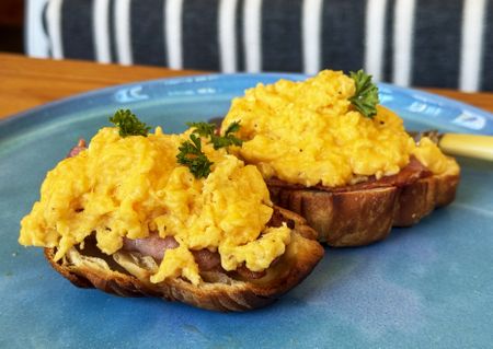 Lekker Brekker Monday: Bacon and scrambled egg croissants