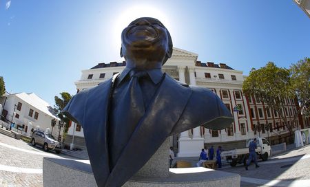 Bouncers, media measures and high security: Yes, it’s SONA 2017