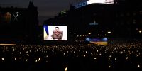 epa09927001 Ukranian President Volodymyr Zelensky appears on screen to address people at the City Hall Square in Copenhagen, Denmark, 04 May 2022. The event marking the 04 May anniversary of the Nordic country's liberation at the end of the Second World War, was organized by JP/Politiken Media Group.  EPA-EFE/LISELOTTE SABROE  DENMARK OUT