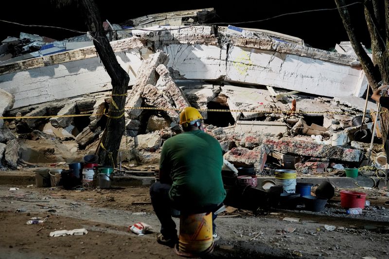 Hundreds still missing in Colombia as desperation grips earthquake rescue effort