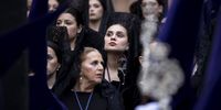 Women wearing a traditional mantilla wait to take part in the procession of the the Rico brotherhood procession. 27 March 2024 in Malaga, Spain. (Photo: Daniel Perez Garcia-Santos/Getty Images)