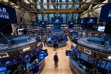 S&P 500 Up in Big Reversal as Fed-Cut Bets Mount