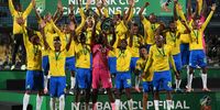 Mamelodi Sundowns players celebrates winning the Nedbank Cup final during the Nedbank Cup final match between Mamelodi Sundowns and Marumo Gallants FC at Royal Bafokeng Stadium on May 28, 2022 in Rustenburg, South Africa. (Photo by Lefty Shivambu/Gallo Images)