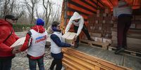 Volunteers unload a truck with humanitarian aid for the people from the self-proclaimed Donetsk People's Republic at the temporary accommodation centre outside Taganrog, the Rostov region, Russia, 23 February 2022.  Russian President Vladimir Putin on 21 February convened an extraordinary large meeting of the Russian Security Council, which discussed the recognition of the self-proclaimed Donetsk People's Republic (DNR) and Luhansk People's Republic (LNR). On the same day, the president made a decision and, during his video message to the citizens of the Russian Federation, signed a decree recognizing the independence of the republics of Donbass, as well as an agreement on friendship, cooperation and mutual assistance. The President instructed the Russian Defense Ministry to ensure the maintenance of peace by the Russian armed forces. The Russian Foreign Ministry should establish diplomatic relations with the DNR and LNR.  (Photo: EPA-EFE/YURI KOCHETKOV)