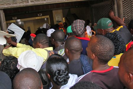 Home affairs doesn't budge from 31 Dec Zim deadline, shrugs off problems