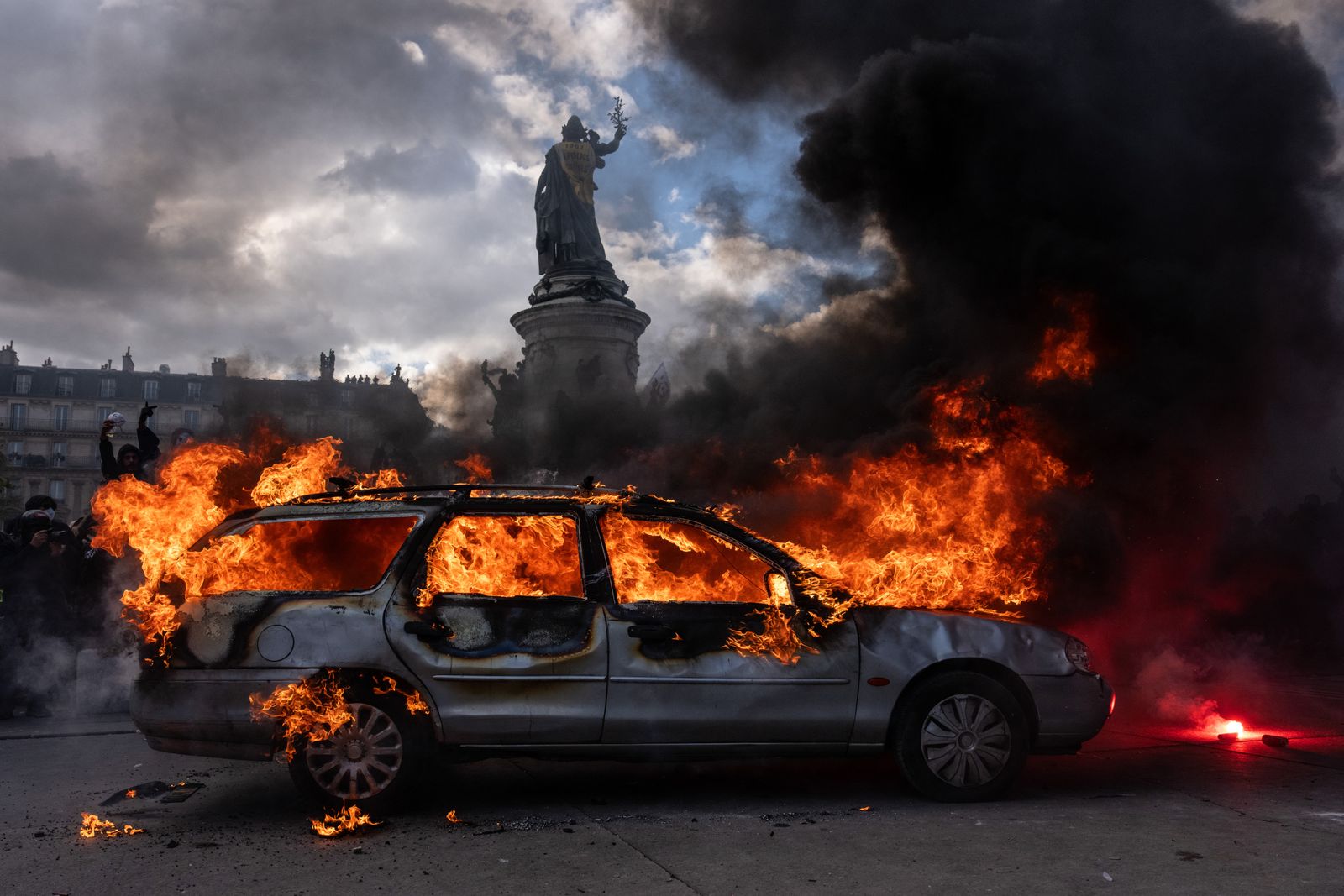 Gilets Jaunes Join French School Protestors For Weekend Of Action