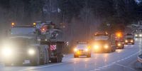 epa09783317 A convoy of British armoured vehicles of the Royal Welsh Battlegroup is on the way to Estonia driving through Liepupe, Latvia, 25 February 2022. British troops and equipment are heading to Estonia as part of the UK's contribution to strengthen NATO's uplift to Eastern Europe. The UK is doubling the number of personnel in Estonia and sending additional equipment, including tanks and armoured fighting vehicles, according to the British Army, to strengthen Estonia's defense capabilities following Russia's military operation in Ukraine.  EPA-EFE/VALDA KALNINA