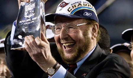 Man United filing shows Glazers' borrowing, buying debt