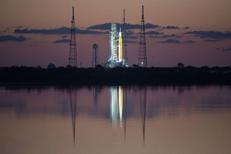Nasa aborts moon rocket launch due to malfunctioning engine