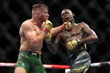 SA's Dricus du Plessis seeks to outsmart Russia's Khamzat Chimaev in next UFC title bout