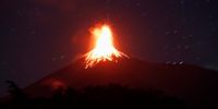 epa09601972 A view of the eruption of the Fuego volcano, captured from the municipality of Alotenango, Guatemala, 24 November 2021.  EPA-EFE/Esteban Biba